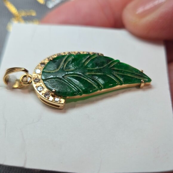 Elegant Carved Leaf Jade Pendant with 18K Gold & Diamonds ✨ - Picture 3 of 8